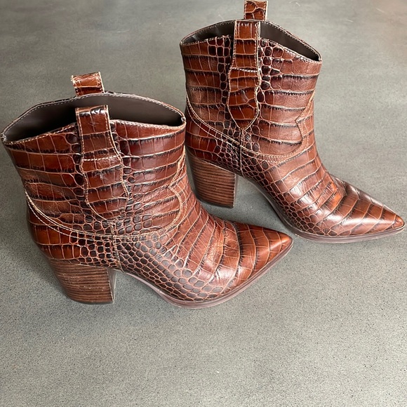 Chelsea & Violet crocs embossed print brown block heel boots - Picture 1 of 10